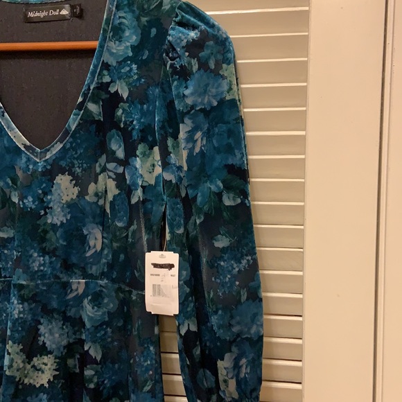 Midnight Doll Velvet Dress in Green Multi - Picture 4 of 14